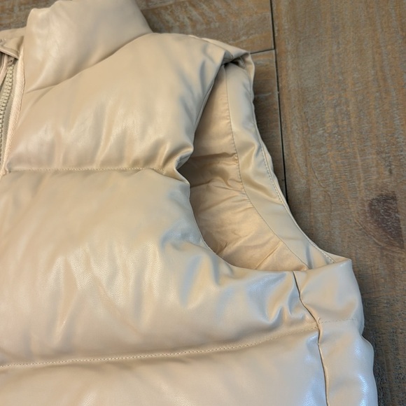 OLIVACEOUS liza faux leather cropped puffer vest in tan - Picture 2 of 11